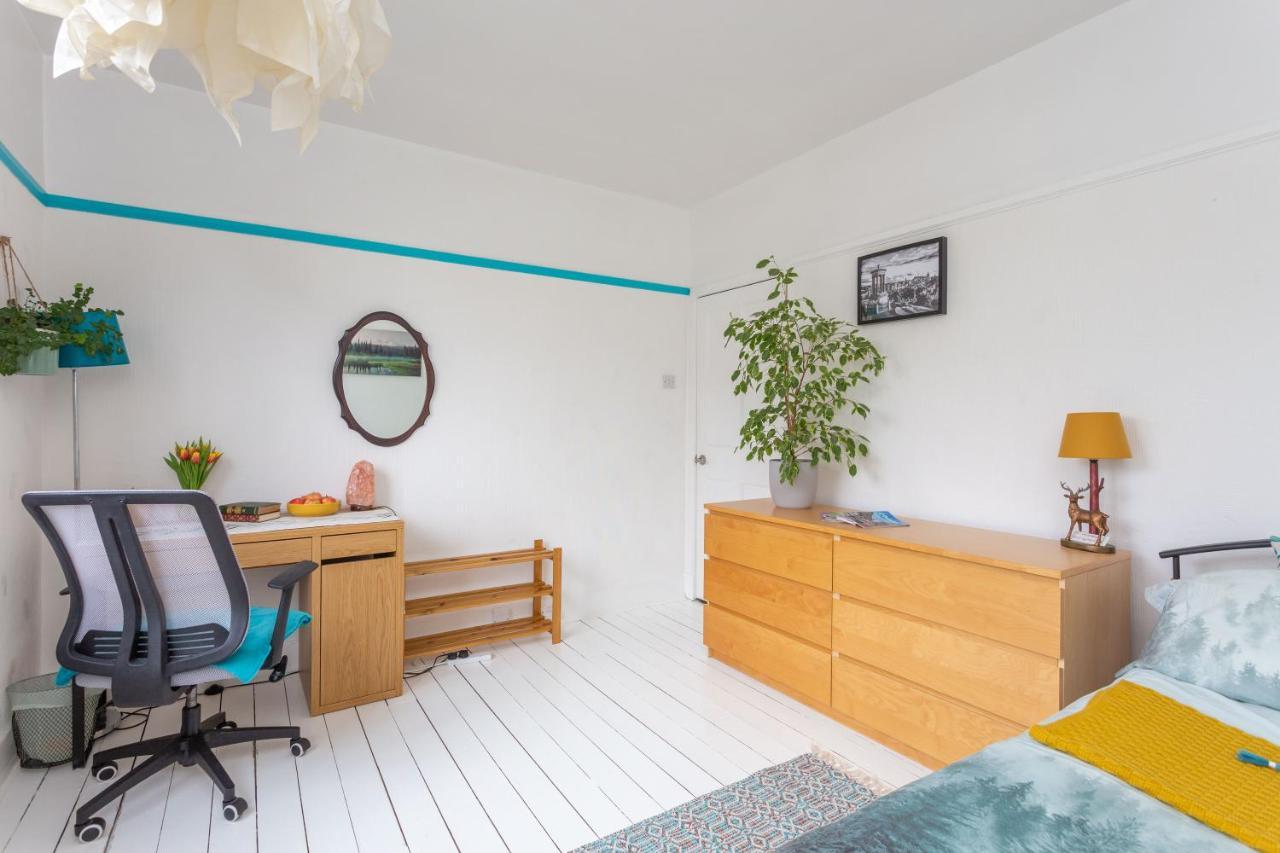 Bright & Spacious Double Room With Garden View- Close To Airport & City Centre Edimburgo Exterior foto
